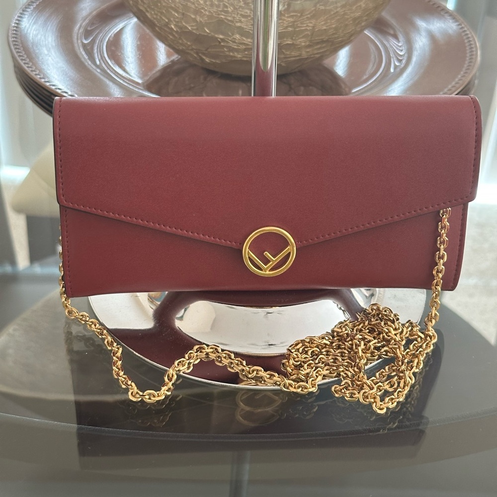 FENDI ELEGANT WALLET ON A CHAIN